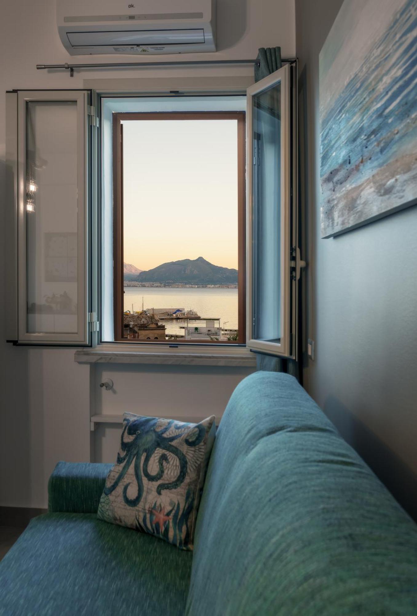 Casa De Paoli - Vista Mare Arenella, Palermo Con Parcheggio Privato Apartment Exterior photo
